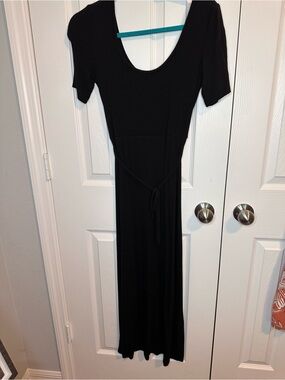 Rachel Zoe Black Scoop-Neck Short-Sleeve Maxi Dress with Waist Tie